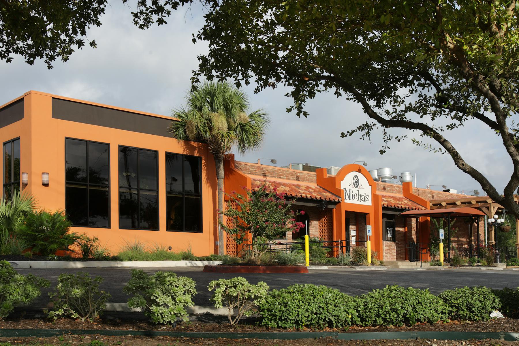 a closeup of the front part of a restaurant
